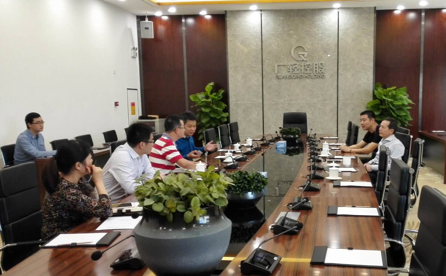 1509936435360524.jpg 虞總與廣輕控股集團座談交流.jpg