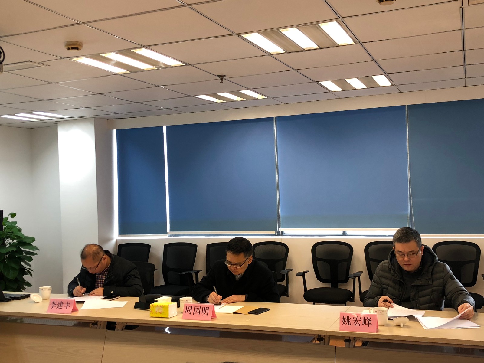 1546592162975767.jpg 1-web.jpg