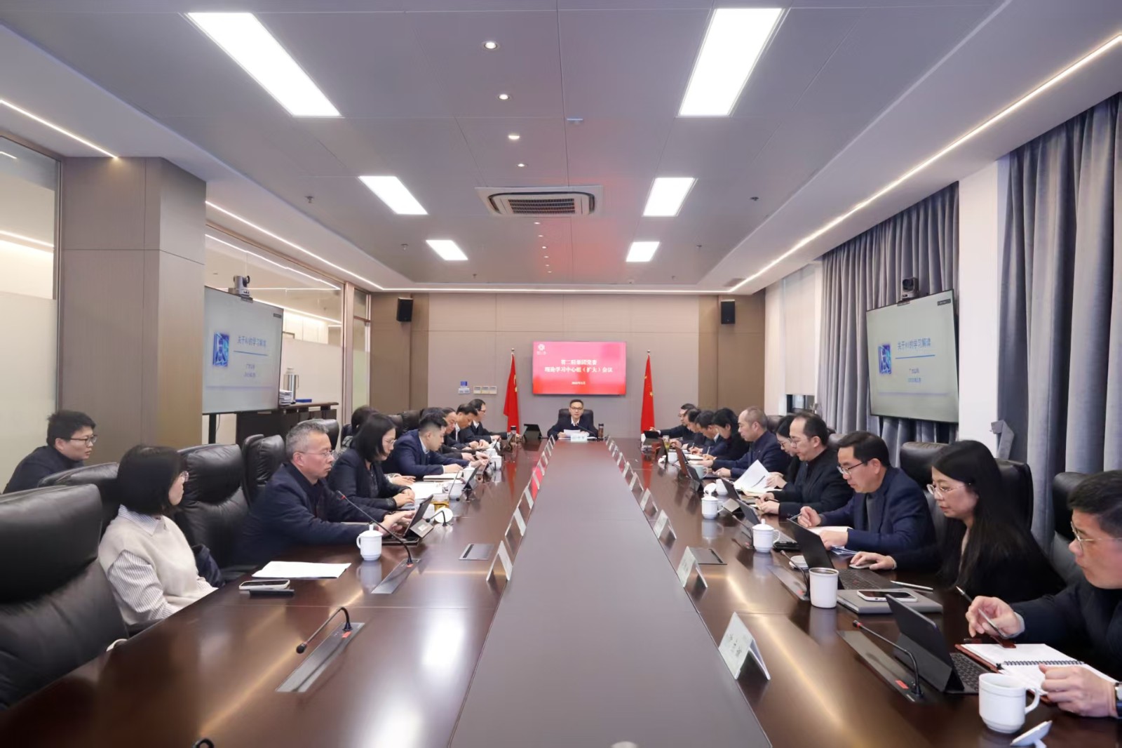 1740358362358522.jpg b16cd2dc5d73f18434f8deaa2987d8c.jpg