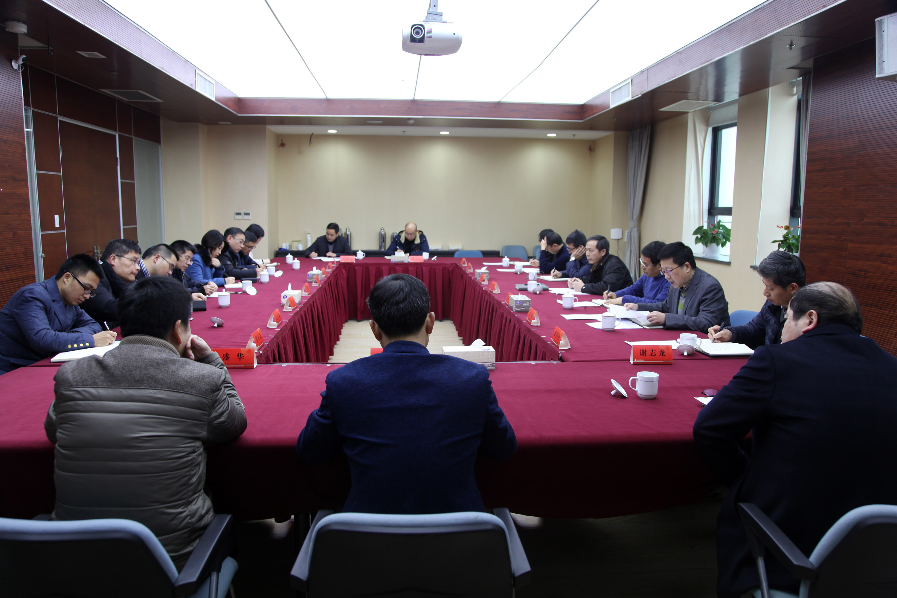 集團(tuán)公司召開黨委（擴(kuò)大）會(huì)議傳達(dá)學(xué)習(xí)黨的十九屆二中全會(huì)、十九屆中央紀(jì)委二次全會(huì)精神