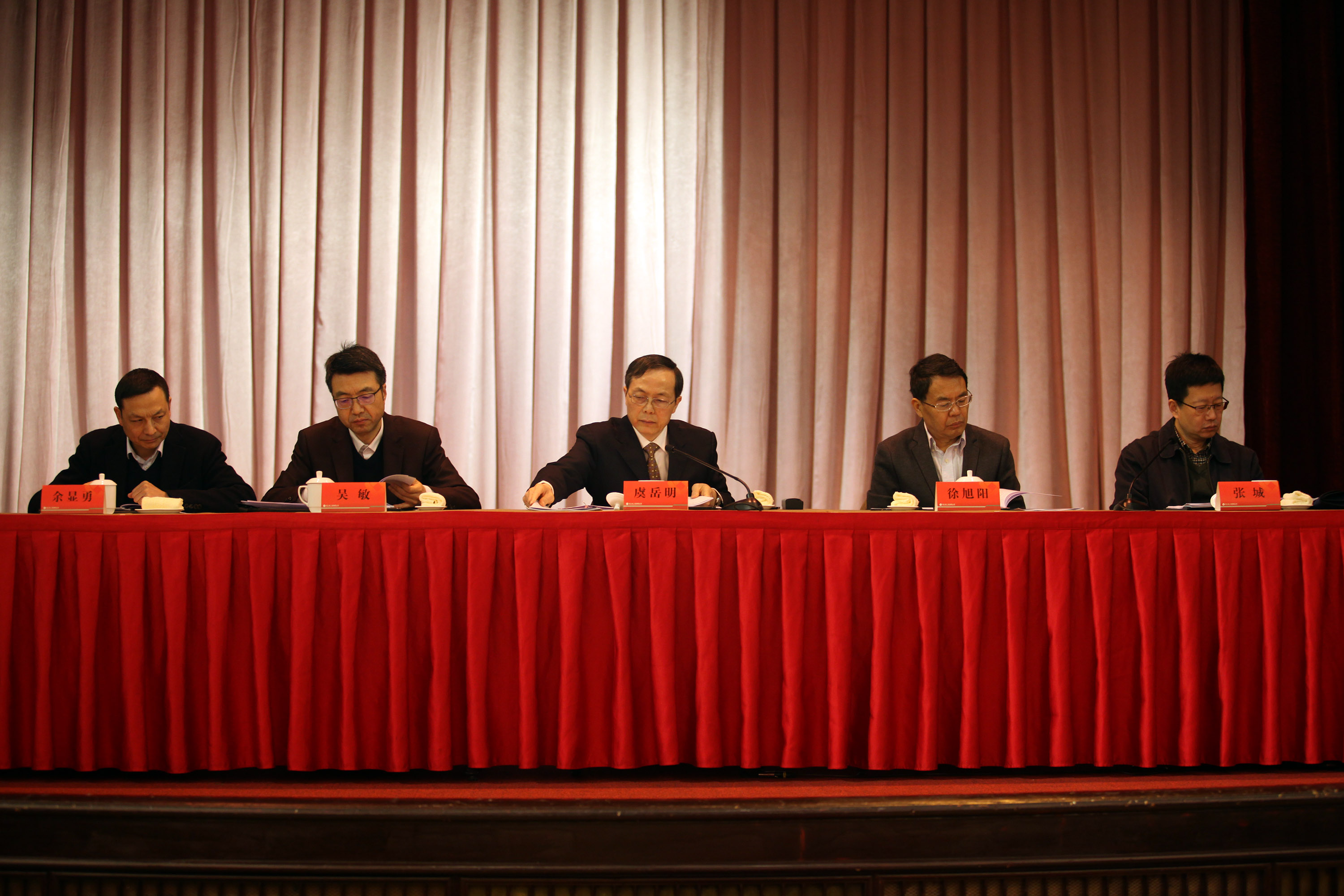 強(qiáng)化紅線意識(shí) 促進(jìn)安全發(fā)展 集團(tuán)公司表彰2017年度安全生產(chǎn)先進(jìn)及簽訂2018年度安全生產(chǎn)責(zé)任書