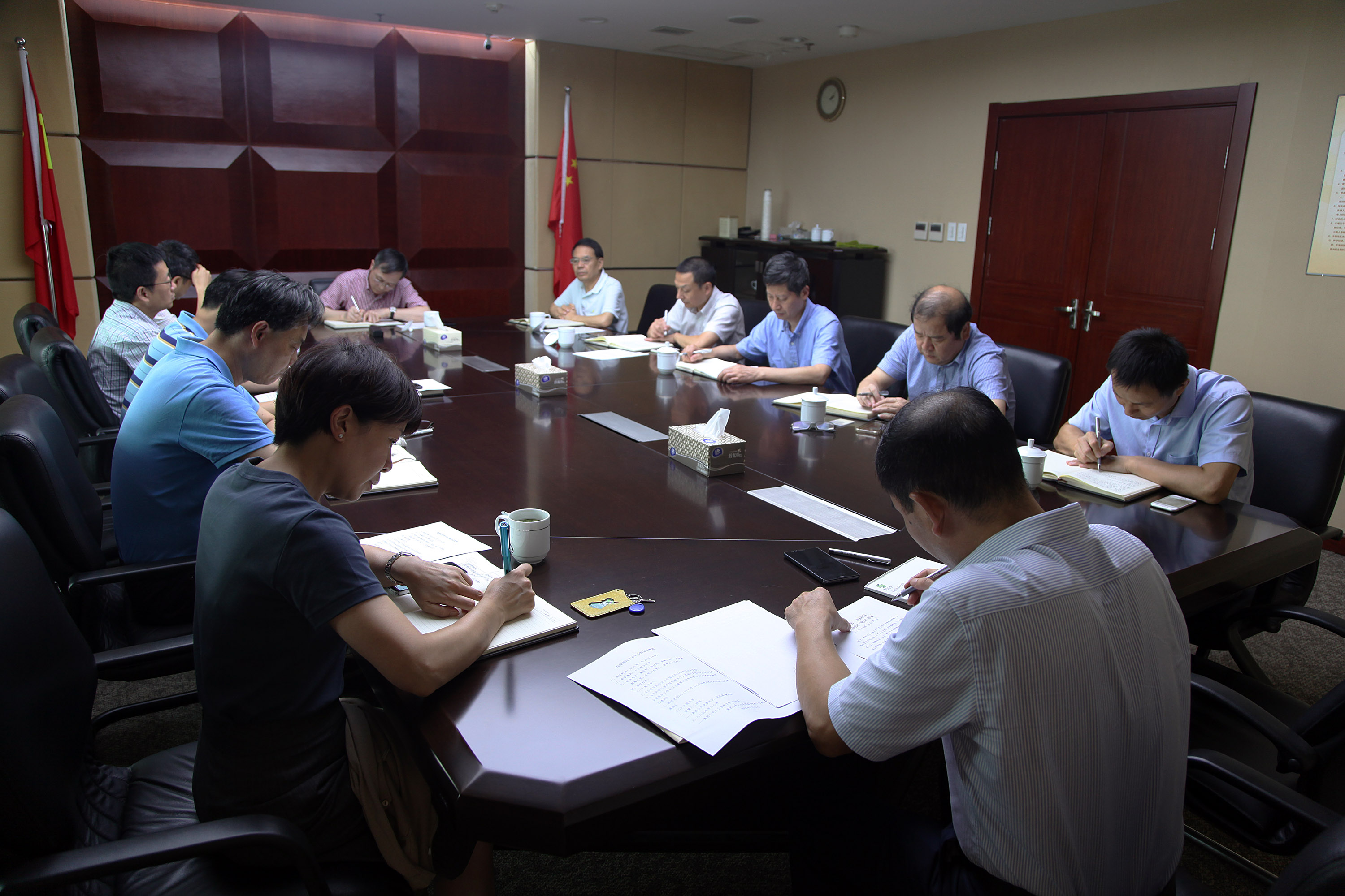 集團公司召開黨委理論中心組學習會