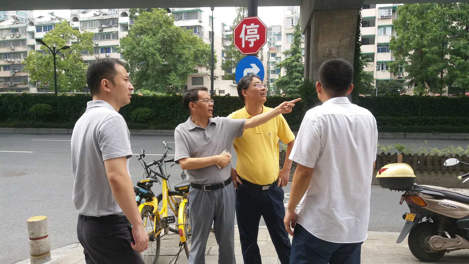 集團公司副總經理徐旭陽赴商業公司和德清申達基建施工現場開展安全檢查