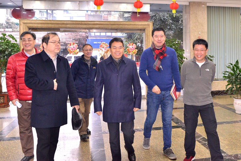 省二輕領導走訪慰問  公司領導喜迎眾員工