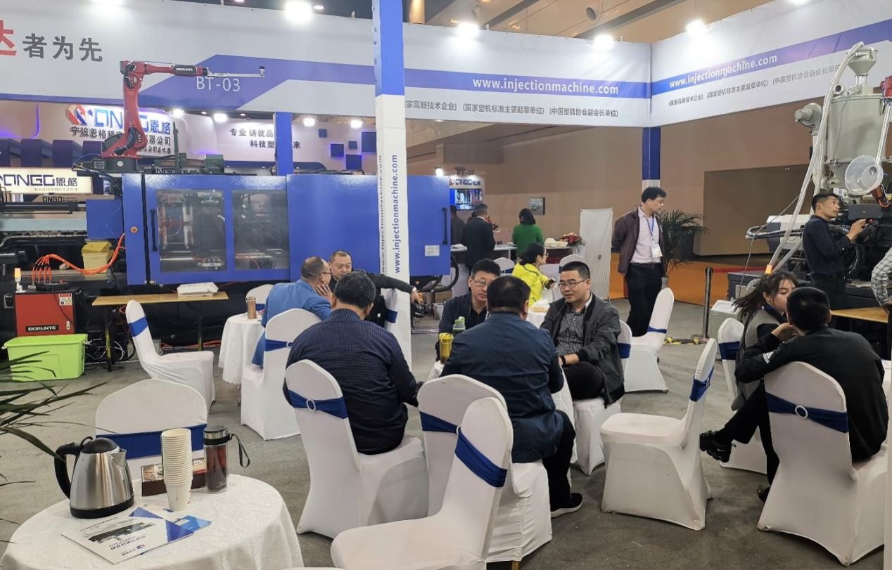 重振申達 揚帆起航 —— 申達機器攜兩款拳頭產(chǎn)品全新亮相第九屆中國（鄭州）塑料產(chǎn)業(yè)博覽會