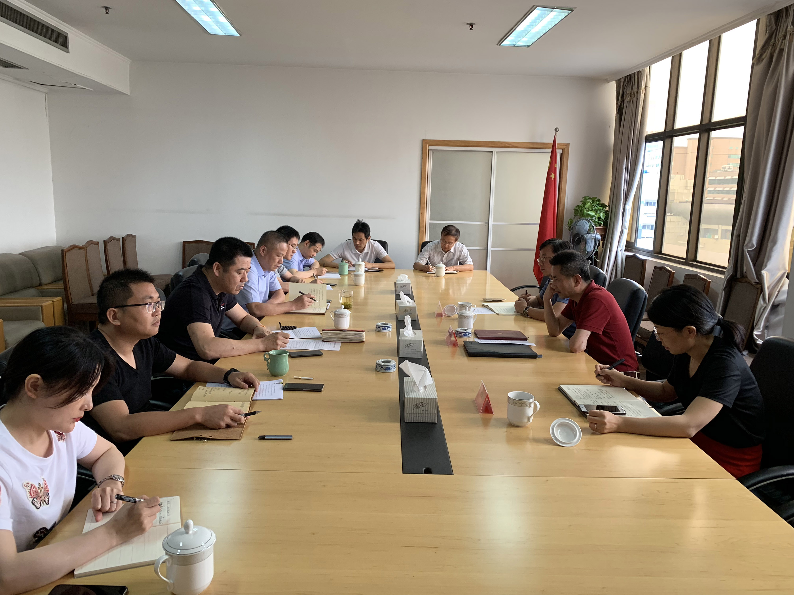 蔡玉林赴省工藝品公司和省工美研究院調研