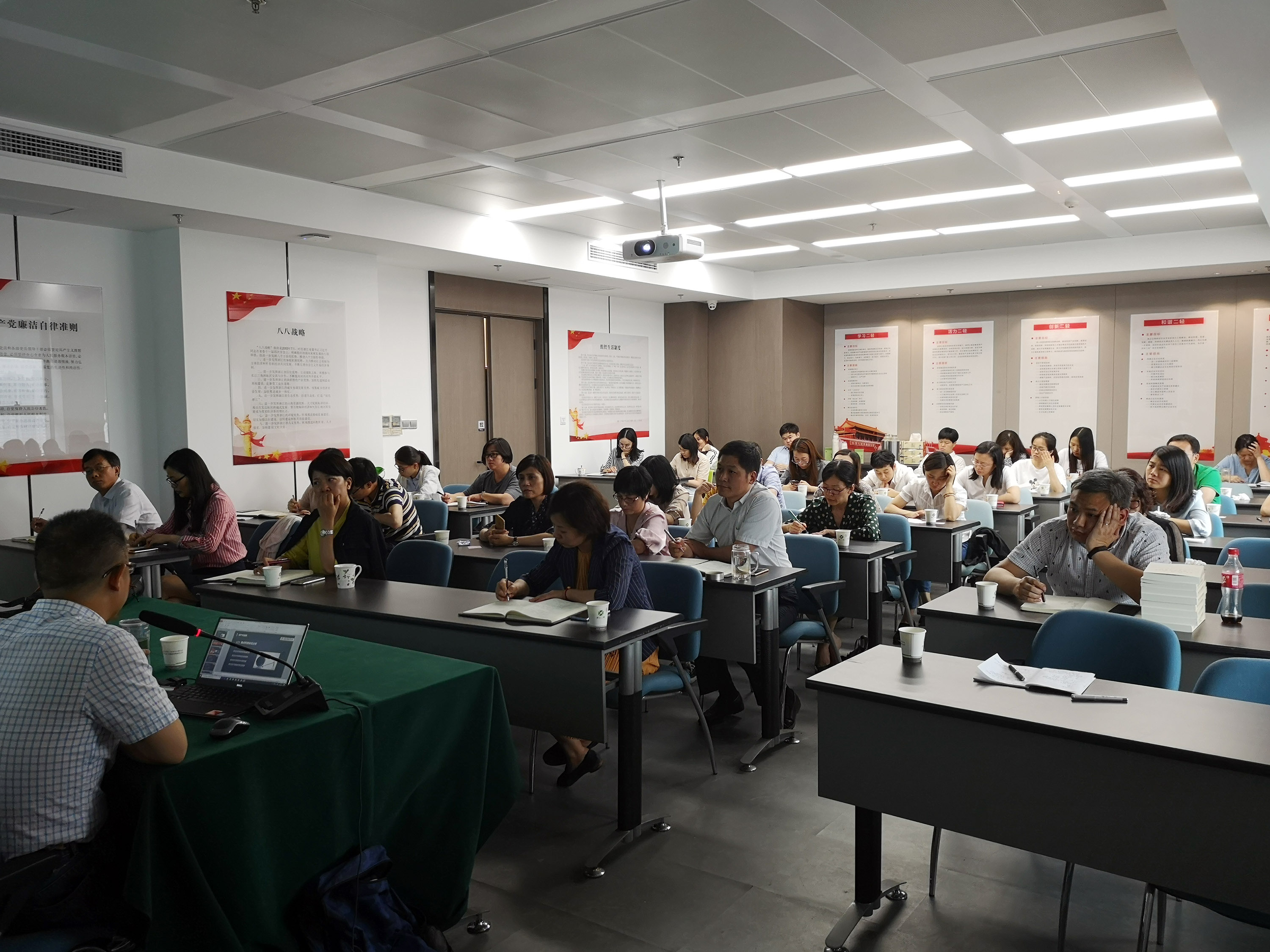 學習型財務踐行 學習型二輕精神 ——集團財務分析主題培訓會通訊