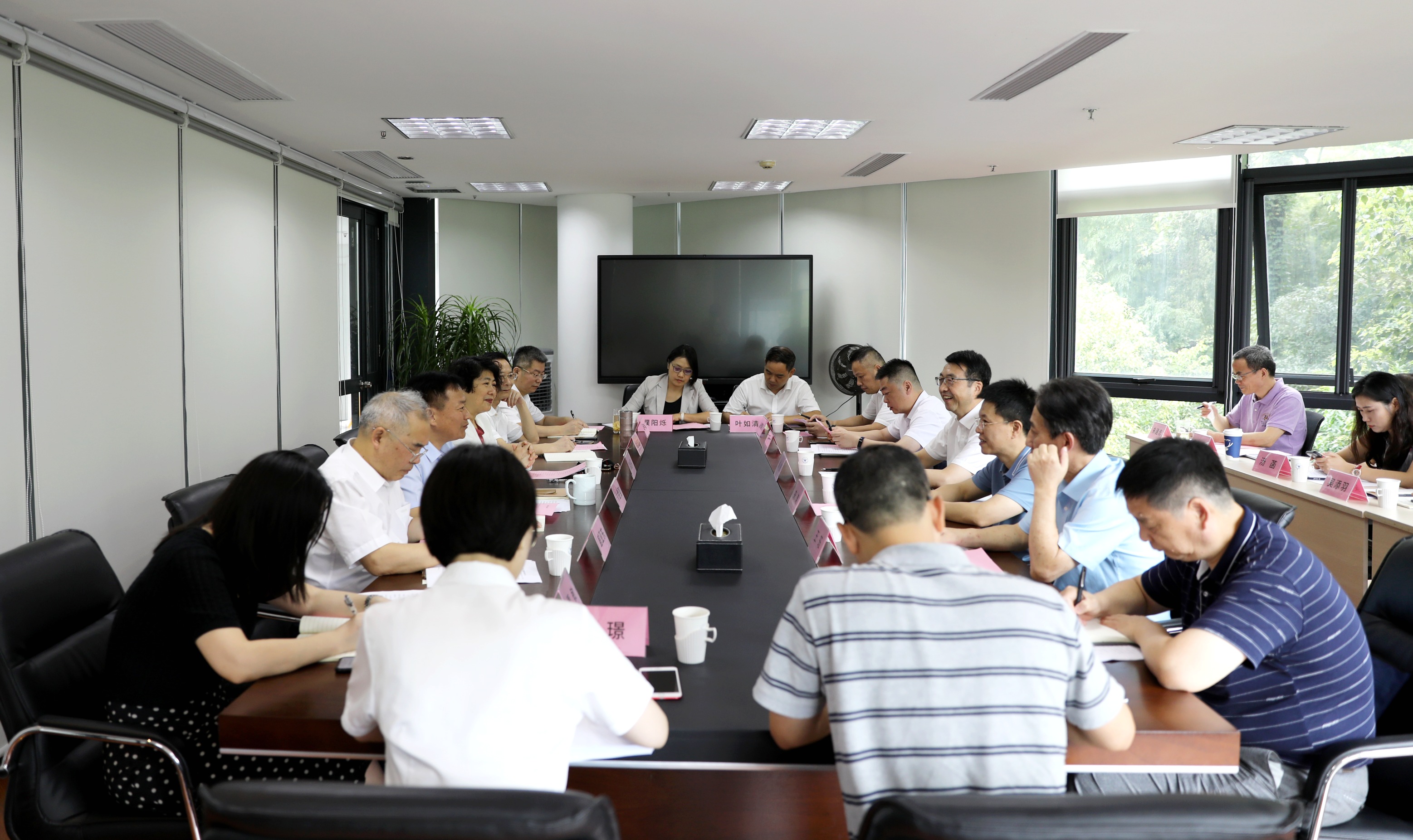 省二輕集團與浙大控股集團成功舉行戰略合作交流會