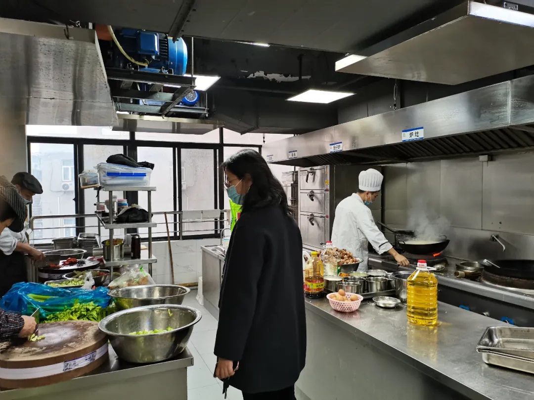 疫情防控“嚴”字當頭，平凡堅守“暖”在心窩