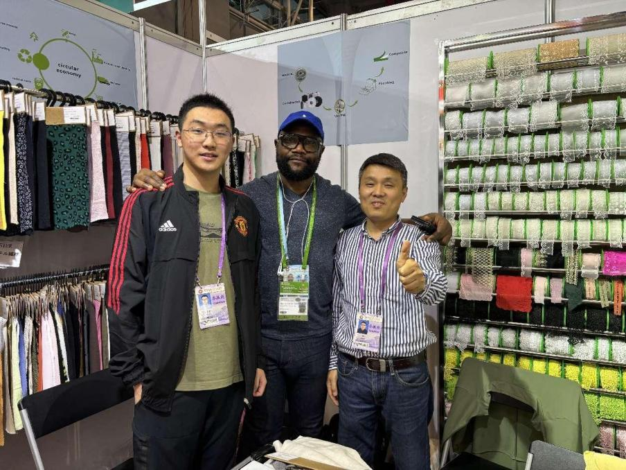 塑商貿新局 展工美特色 工藝品公司亮相廣交會