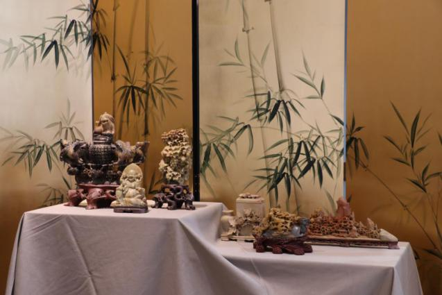 “巧石生輝”徐永澤精品石雕展在省二輕集團工藝美術(shù)精品展陳館啟幕